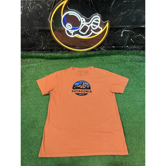 Patagonia Responsibili-tee Graphic Orange T-Shirt Men's‎ LG Regular Fit - Picture 1 of 5